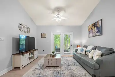 Image de Newly Renovated Condo Minutes from The Beach, Owa Water Park and Tanger Outlets