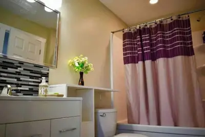 Image de Lakeview Vacation Home (C) in an orchard setting