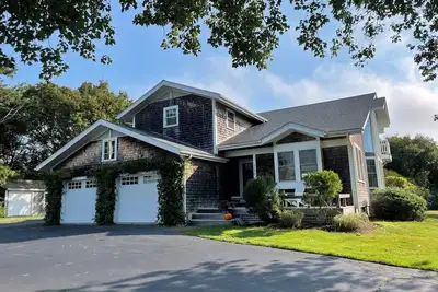 Image de Spectacular home for 9 month rental  Sept ‘24 - June ’25. Walk to Third Beach.