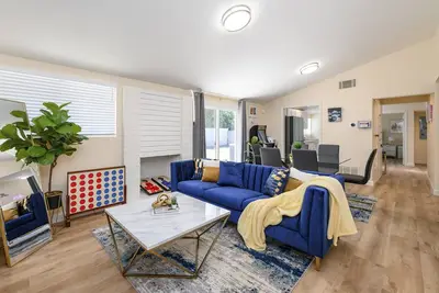 Image de Cozy 4 Bedroom Near to Disney + Arcade & Games!