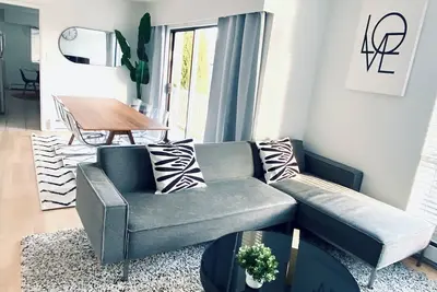 Image de Beautiful Vancouver Special Home