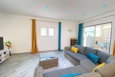 Image de 972m : Belle villa climatisée avec jardin