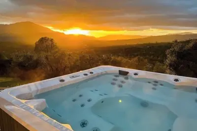 Image de Relax under the stars, Best view in town Yosemite house Hot Tub Pool table