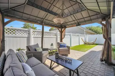 Image de Sweet Nest Bluffton Cottage  • Fenced in yard • Pet-Friendly • Gazebo • Private