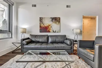 Image de Pool, Spa&Sauna | Midtown Luxury 2br w/ 24hr Gym Access