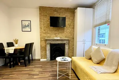 Image de 1 Bdr Flat W\/ Canal View- Moments away from Famous Portobello Rd