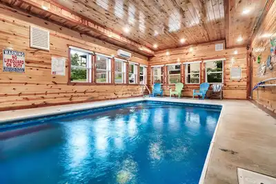 Image de 💖 New! Pool Paradise! Movie Theater-Game Room-Hot Tub- King Beds - Sleeps 28 💖