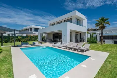 Image de Brand New 4 Bdrm Luxury Villa - Close to Beach
