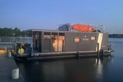 Image de Bateau-logement sans permis \"My Way\" sur le plateau du lac de Mecklembourg