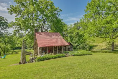 Image de Ferrum Rustic Cabin in the Valley w/ Fire Pit