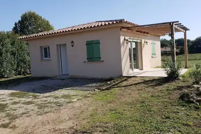 Image de Villa indépendante, 5 minutes en voiture des plages. Avec jardin.