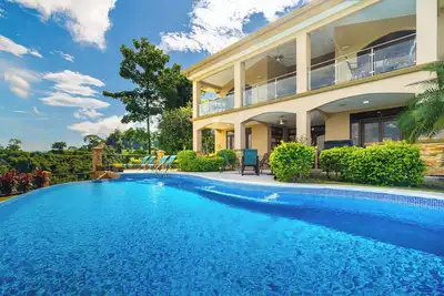 Image de 4 suites. Luxury. Private. Pool. Beachclub-Gated