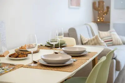 Image de 1 Dazzling apartment near city center, modern and airy!