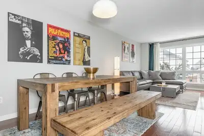 Image de Movie Haven: furnished 3bedrooms mid-term rental in Barrhaven