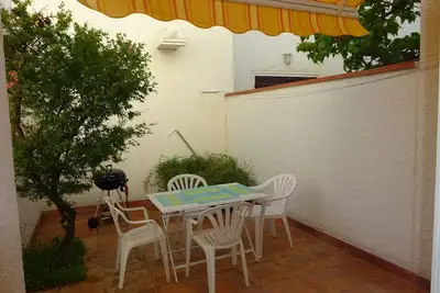 Image de Appartement T2 moderne, près de la plage, terrasse équipée, parking privé - Le Barcarès