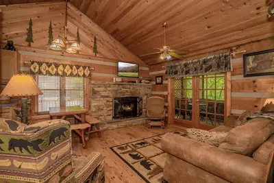 Image de BearCountry: S/Secluded, Hot Tub, Wifi, Yard, FirePit, Honeymoon, Great Location
