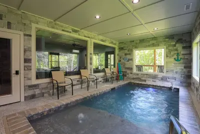 Image de Secluded Cabin with Private Indoor Pool & Hot Tub