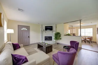 Image de Indoor fireplace with patio and pool table