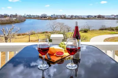 Image de Welcome to Bayfront Bliss!