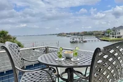 Image de Bayside Retreat! Bring your boat, private boat ramp at this fabulous bayfront home!