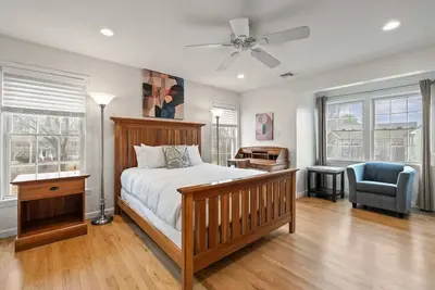 Image de Spacious Home Near Beach