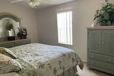 Image de 2 houses, 2 boat slips boat ramp,