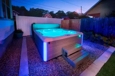 Image de Your Own Salt Water Hot Tub, Walk to Restaurants, & short drive hiking