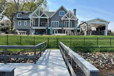 Image de Resort style living, lake, pool and games - Lake Norman