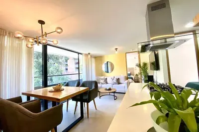 Image de 3 minutes from the airport tunnel, ideal for families!