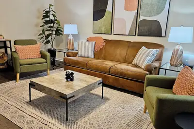 Image de 5 Minutes to Vsu, I-75 & Restaurants! Sleeps 6 w/ 2 Full Baths- Family Friendly