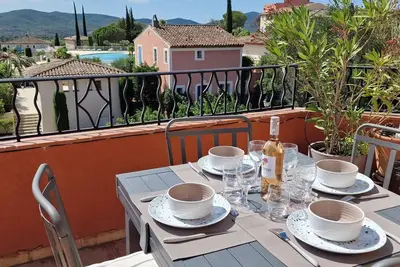 Image de T2 dans le Domaine du Golf, piscine et vue panoramique