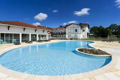 Image de Gîte Le Coeur des Landes avec 2 piscines et un jacuzzi! Idéal pour les familles