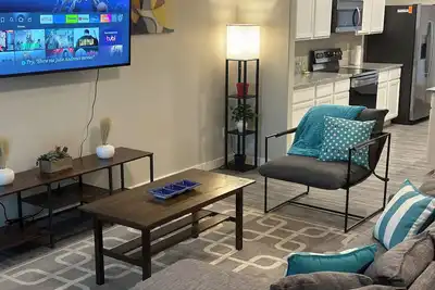 Image de Serenity Oasis w/3 Bedrooms, 2 Baths, 7 Beds and workspaces. Productive Paradise