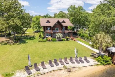 Image de Wyboo Lakefront Premier: Log Cabin on the Water!