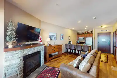 Image de Soaring Eagle #314 - Brigham Studio Condo by RedAwning