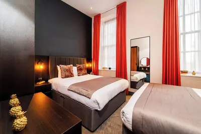 One Bedroom Apartment 102 (Sleeps 6)