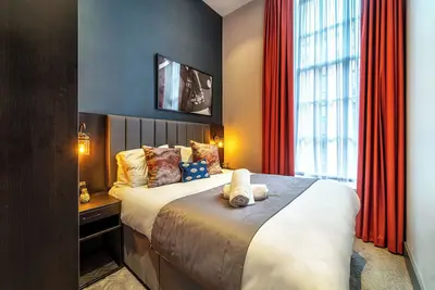 One Bedroom Apartment 202 (Sleeps 6)