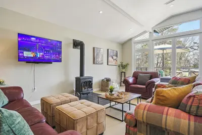 Image de Kahshe House: Newly Reno'd Summer Retreat