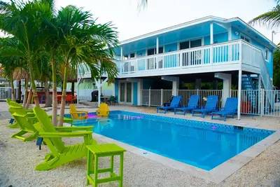 Image de Dog-friendly waterfront retreat with dock, private pool, washer/dryer, patio