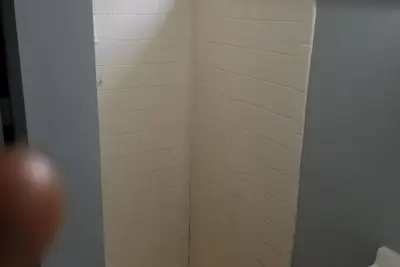 Image de Enjoy the 2 Bedroom Basement Apartment with Kitchen and a Full Bathroom