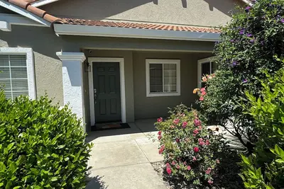 Image de Cozy 4 bedroom family getaway home. Pet friendly home.