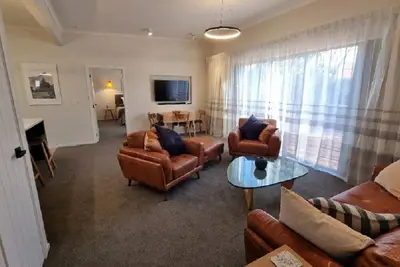 Image de Stylish, comfortable townhouse close to the square