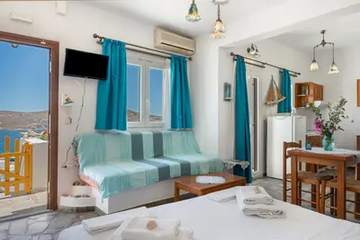 Image de Studio 'Agnadi' avec vue sur mer, balcon et climatisation
