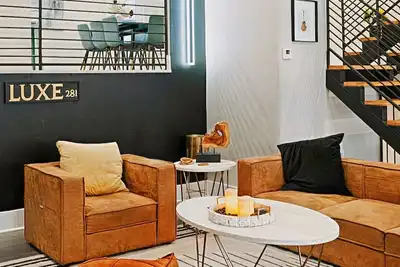 Image de Rooftop Patio / 3 Mins to Downtown / Stylish House