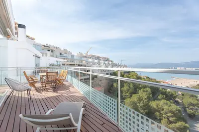 Image de Appartement 'Chalet Villa Turistica Faro Cullera' avec vue sur la mer, Wi-Fi et climatisation