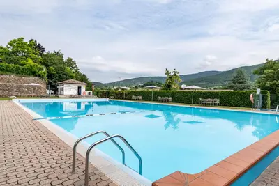 Image de Mobile Home 'Ai Castagnari' avec piscine partagée et jardin privé