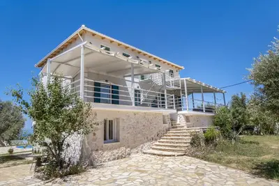 Image de Studio \"Deluxe 2\" avec vue sur la mer, piscine partagée et Wi-Fi
