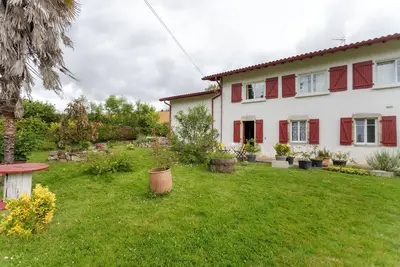 Image de Appartement 'Gte Oihana Class 3 Au Coeur Du Pays' avec terrasse privée, jardin privé et Wi-Fi