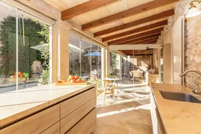 Image de Maison de vacances \"Casa De Piedra\" avec vue sur les montagnes, piscine privée et Wi-Fi