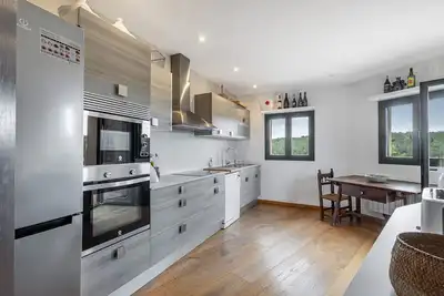 Image de Maison de vacances 'La Torre, Viñedo Sitges' avec vue montagne, Wi-Fi et climatisation